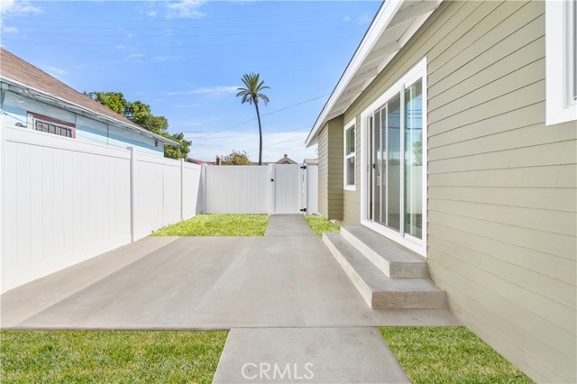 1027 E 10th St, Long Beach CA: https://media.crmls.org/medias/76fbb159-492c-4ea8-a3da-94cae2152ad0.jpg