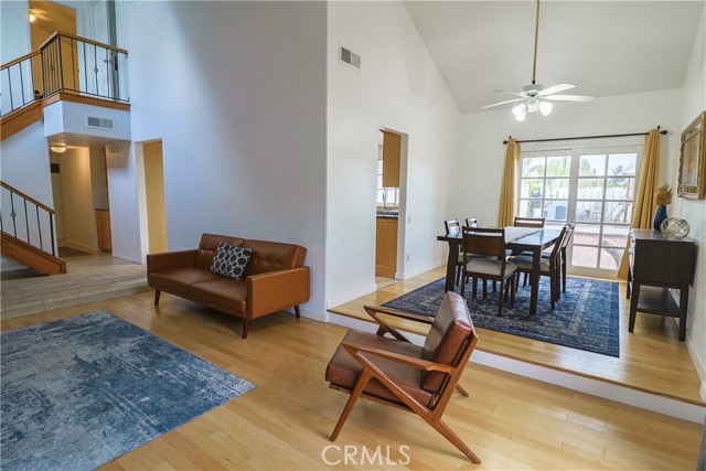 Detail Gallery Image 6 of 23 For 25426 Avenida Escalera, Valencia,  CA 91355 - 5 Beds | 3 Baths