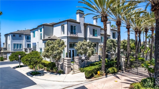 19281 Surf Drive, Huntington Beach CA: https://media.crmls.org/medias/76fc4d42-033f-45aa-812c-901b2b0316e9.jpg