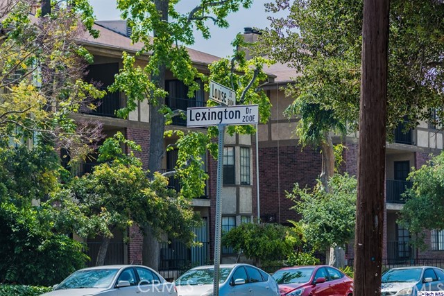 221 Lexington Drive 201, Glendale, California 91206, 3 Bedrooms Bedrooms, ,1 BathroomBathrooms,For Sale,Lexington,319001717