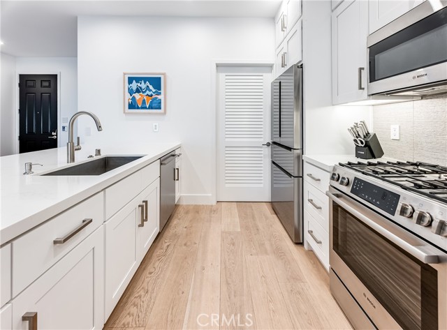 Detail Gallery Image 15 of 32 For 4820 Bellflower Ave #208,  North Hollywood,  CA 91601 - 3 Beds | 3 Baths