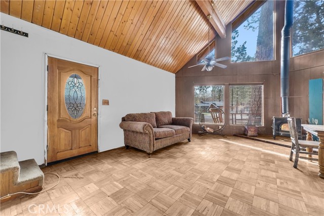 Detail Gallery Image 3 of 9 For 1104 Wendy, Big Bear City,  CA 92314 - 3 Beds | 1 Baths