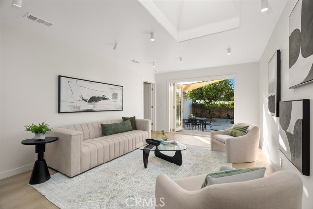 Detail Gallery Image 9 of 31 For 5625 Saint Clair Ave, Valley Village,  CA 91607 - 3 Beds | 2 Baths