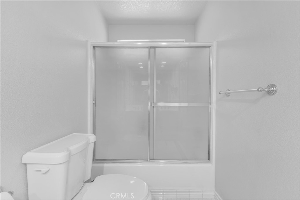 https://media.crmls.org/medias/76ff2c62-cd33-4528-9a95-d6030a092dfd.jpg?preset=X-Large