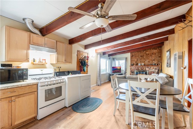 797 Chateau Drive, Crestline CA: https://media.crmls.org/medias/76ff3316-64a2-4dea-a625-e30864db3e0c.jpg