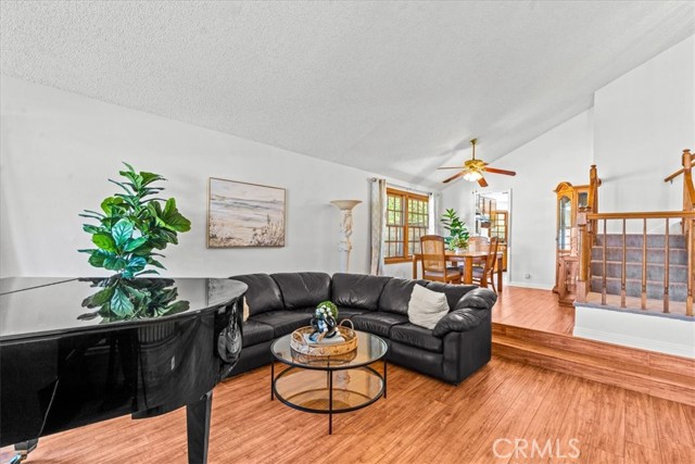 Detail Gallery Image 4 of 44 For 25252 Calero Avenue, Laguna Hills,  CA 92653 - 4 Beds | 3 Baths