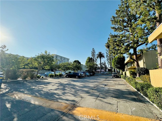 Detail Gallery Image 24 of 40 For 11138 Aqua Vista St #3,  Studio City,  CA 91602 - 2 Beds | 1/1 Baths
