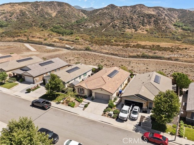 3937 Scarlet Oak Court, San Bernardino CA: https://media.crmls.org/medias/77004dde-9906-4bf5-99f3-e079c4f37233.jpg