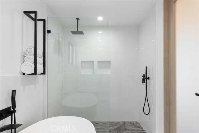 5134 Medina Road, Woodland Hills CA: https://media.crmls.org/medias/77005b66-d4c3-4742-a959-8ac28815c6b9.jpg