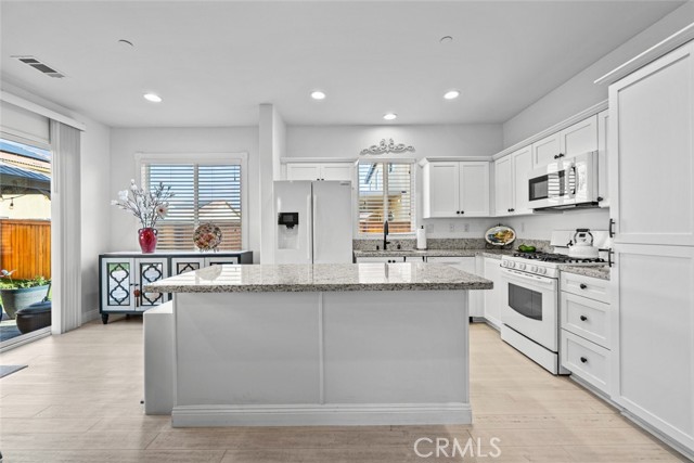 Detail Gallery Image 22 of 44 For 3559 Half Dome Ave, Rosamond,  CA 93560 - 4 Beds | 2 Baths