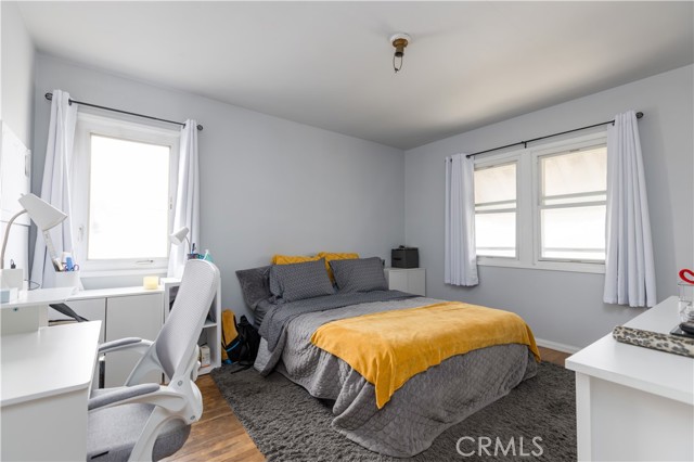 10314 S Wilton Place, Los Angeles CA: https://media.crmls.org/medias/7700cbfc-dafb-4295-9c6c-b28d7c28d42a.jpg