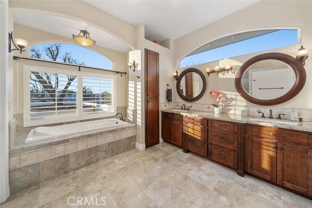 5495 Vista Serrano, Paso Robles CA: https://media.crmls.org/medias/7701253b-597d-4a98-ac8a-9a5c1ad5ebe5.jpg