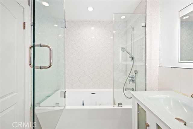 2745 Montrose Avenue, Montrose CA: https://media.crmls.org/medias/7701620c-3c33-4b7e-a525-51246962bd80.jpg