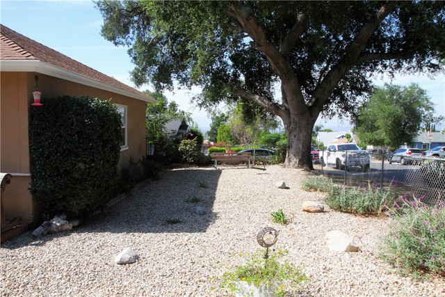 Detail Gallery Image 4 of 30 For 13250 Dyer St, Sylmar,  CA 91342 - 3 Beds | 1/1 Baths