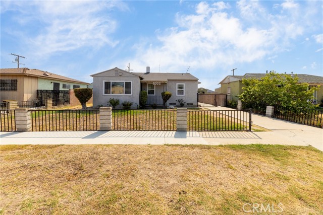 Detail Gallery Image 1 of 30 For 2002 N Salinas Ave, Los Angeles,  CA 90059 - 2 Beds | 1 Baths
