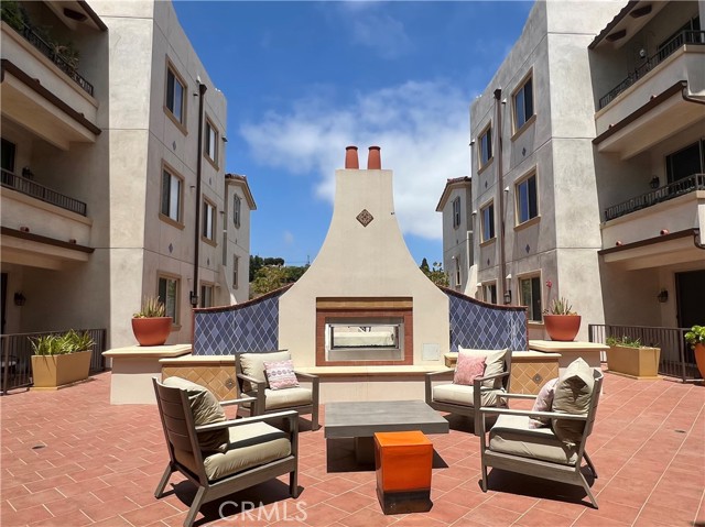 627 Deep Valley Drive, Palos Verdes Peninsula CA: https://media.crmls.org/medias/7703f8fc-2a06-4d18-9e53-d22007c5cf81.jpg