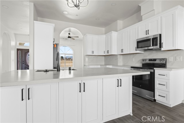 6374 Cayucos Drive, Phelan CA: https://media.crmls.org/medias/7704271a-2aa4-4122-82fb-66fbbf5991e2.jpg