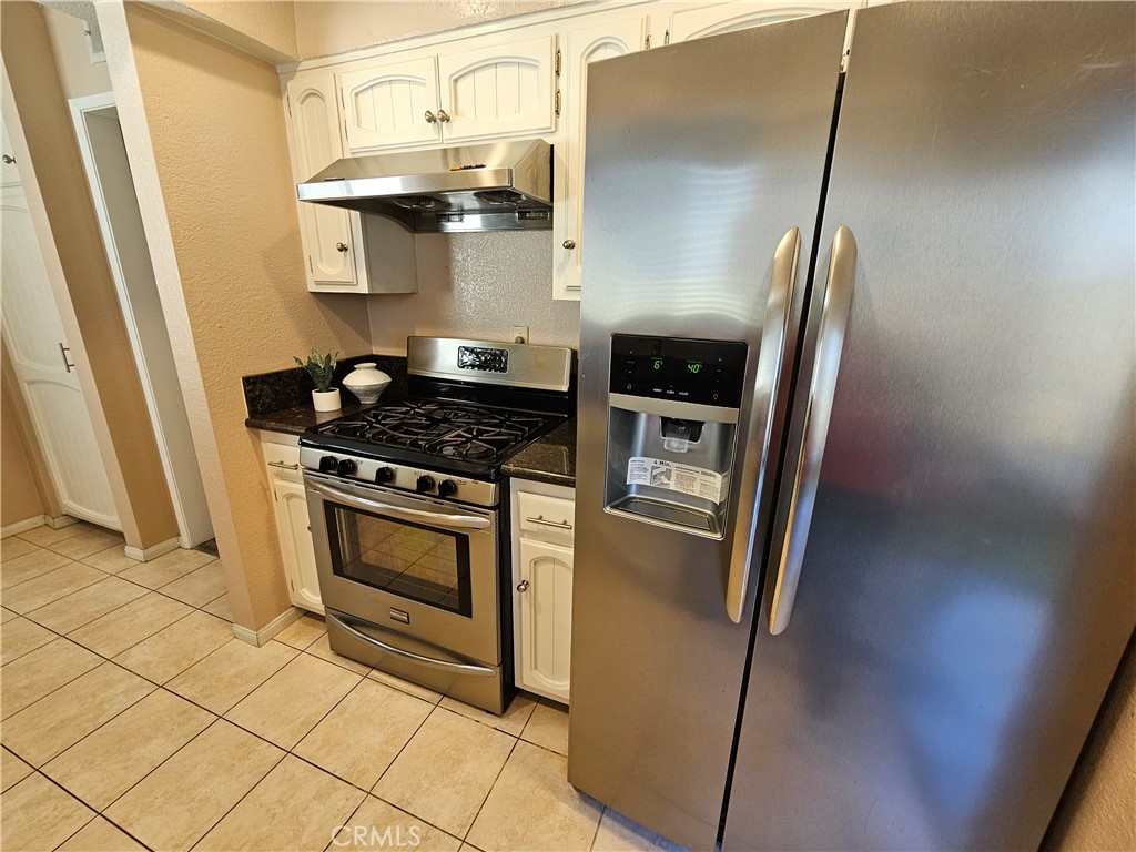 https://media.crmls.org/medias/7705a6aa-eebb-45f2-8bf6-35f3fb1a5e77.jpg?preset=X-Large