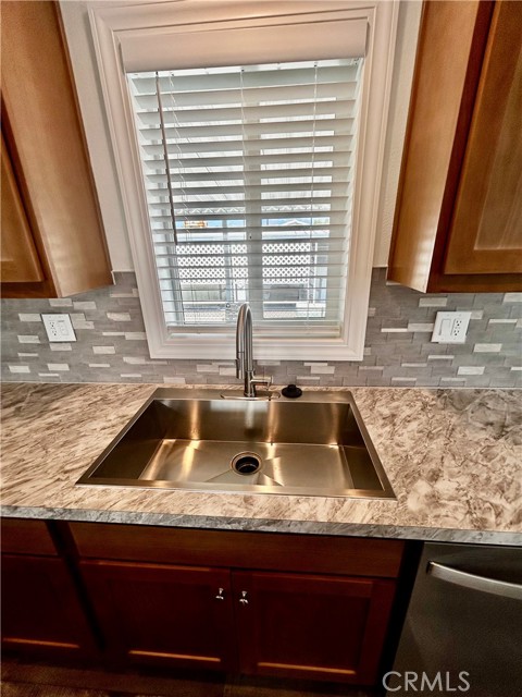 Detail Gallery Image 14 of 24 For 675 W Oakland Ave #A4,  Hemet,  CA 92543 - 3 Beds | 2 Baths