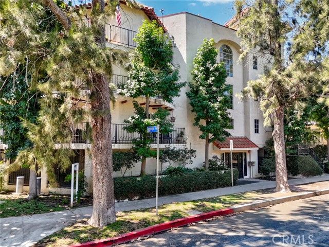 4249 LONGRIDGE Avenue, Studio City CA: https://media.crmls.org/medias/770615cb-8e64-4975-97c0-eadbc6894e6c.jpg