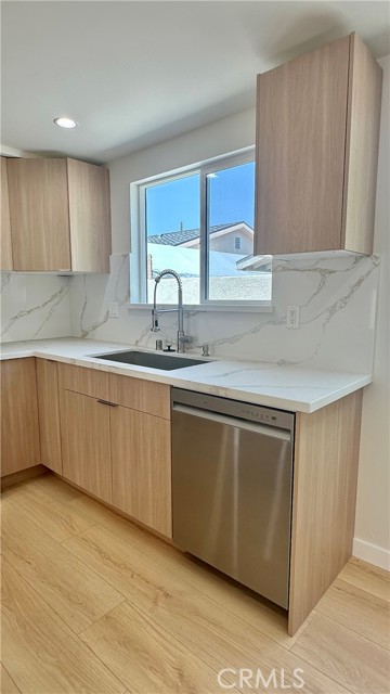 Detail Gallery Image 10 of 26 For 7728 Laurel Canyon Blvd, North Hollywood,  CA 91605 - 3 Beds | 2 Baths