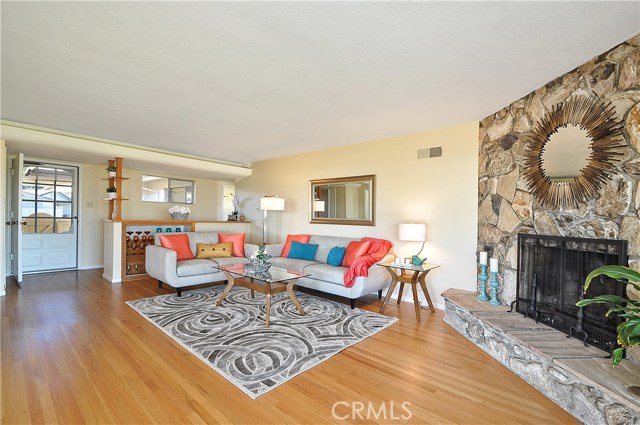 Spacious living room