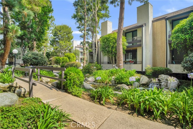 8675 Falmouth Avenue, Playa del Rey CA: https://media.crmls.org/medias/770625ac-34ad-43e4-822c-9b8d12462975.jpg