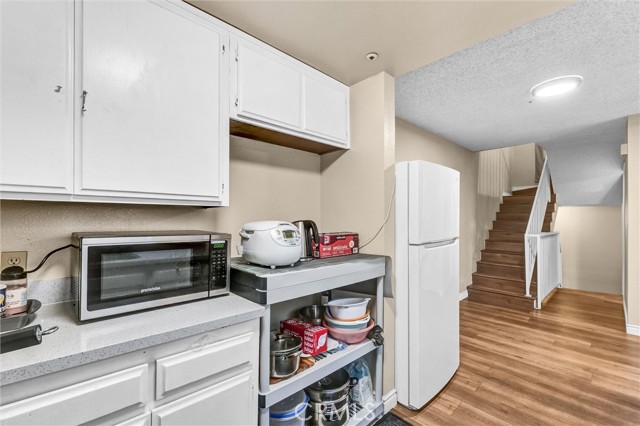 Detail Gallery Image 10 of 31 For 205 N Lincoln Ave Unit B, Monterey Park,  CA 91755 - 2 Beds | 1/1 Baths