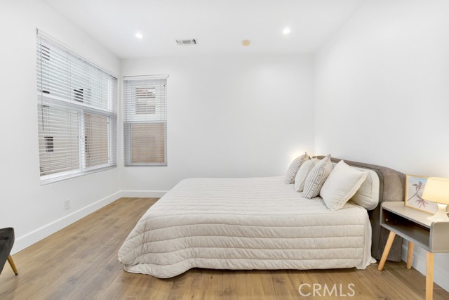Detail Gallery Image 11 of 27 For 620 S Gramercy #338,  Los Angeles,  CA 90005 - 2 Beds | 2 Baths