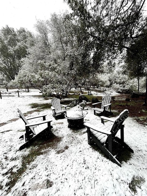51259 Bon Veu Drive, Oakhurst CA: https://media.crmls.org/medias/7707e9a3-1d4a-419d-94bc-871992db2c80.jpg