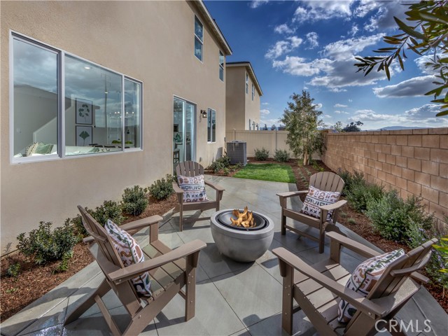 Detail Gallery Image 5 of 16 For 934 Fuchsia Cir, Redlands,  CA 92374 - 4 Beds | 3 Baths