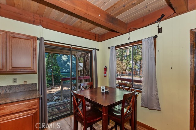 320 W Aeroplane Boulevard, Big Bear City CA: https://media.crmls.org/medias/77081522-a928-43e1-8dcc-e8b13ebb5dbb.jpg