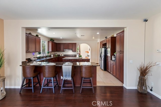 239 Cross Rail Lane, Norco CA: https://media.crmls.org/medias/77083090-3a4a-427a-8f07-461720bd2d3c.jpg