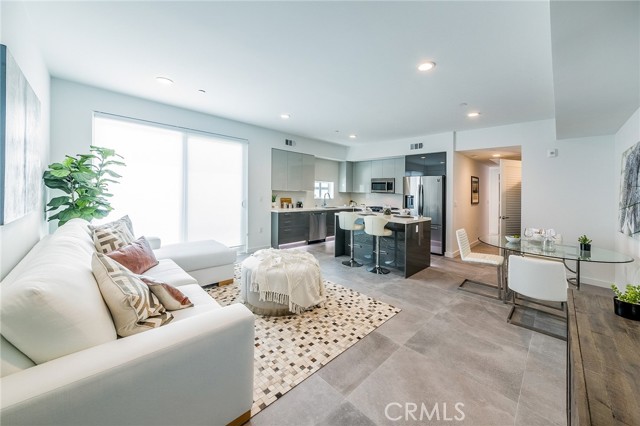 Detail Gallery Image 6 of 19 For 214 Westmoreland #6,  Los Angeles,  CA 90004 - 3 Beds | 2 Baths