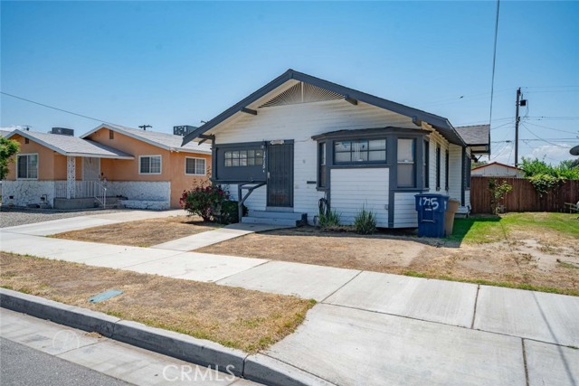 1715 Cherry Street, Bakersfield CA: https://media.crmls.org/medias/7708ebe2-357a-40de-a22f-fbac22e0c66a.jpg