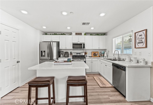 Detail Gallery Image 10 of 35 For 27777 Calle Los Olivos, Menifee,  CA 92585 - 3 Beds | 2 Baths