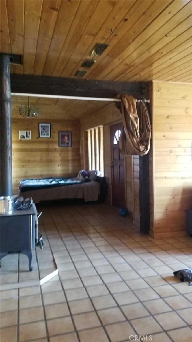 https://media.crmls.org/medias/770a7344-9a8c-47a1-85f5-69acdedb3e15.jpg?preset=X-Large
