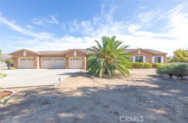 Detail Gallery Image 3 of 46 For 17920 Pony Butte Ct, Perris,  CA 92570 - 4 Beds | 2/1 Baths