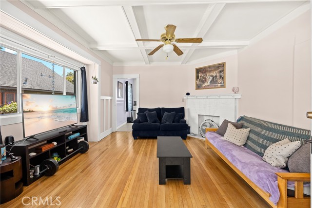 1156 Steuben Street, Pasadena CA: https://media.crmls.org/medias/770b9ed5-2704-4e9a-87e3-5b8bc5f1101e.jpg