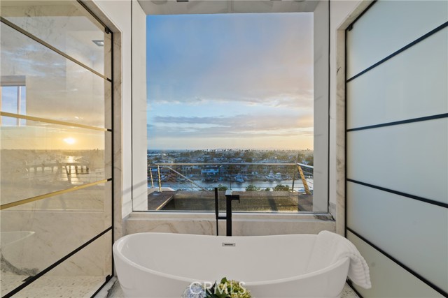 Detail Gallery Image 37 of 70 For 1409 Dolphin Terrace, Corona Del Mar,  CA 92625 - 5 Beds | 5/2 Baths