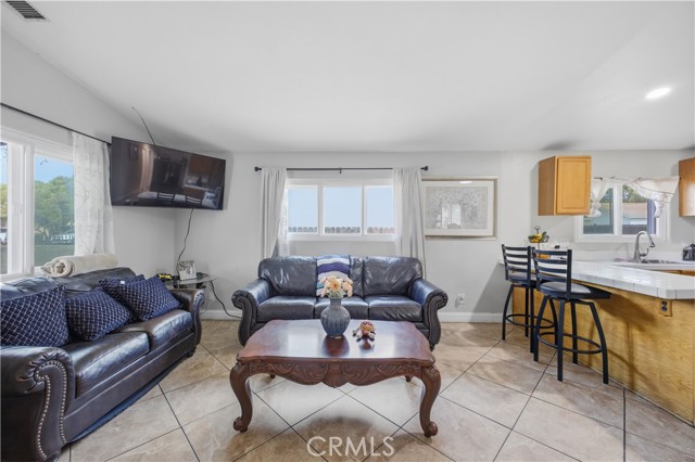 Detail Gallery Image 8 of 45 For 611 S Laurel Ave, Ontario,  CA 91762 - 4 Beds | 1 Baths