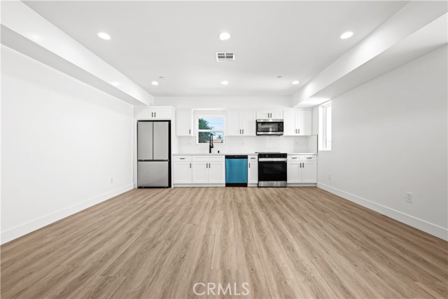 6704 1/2 Kester Avenue, Van Nuys CA: https://media.crmls.org/medias/770c6140-82f7-4212-8e84-92d2a07f354e.jpg