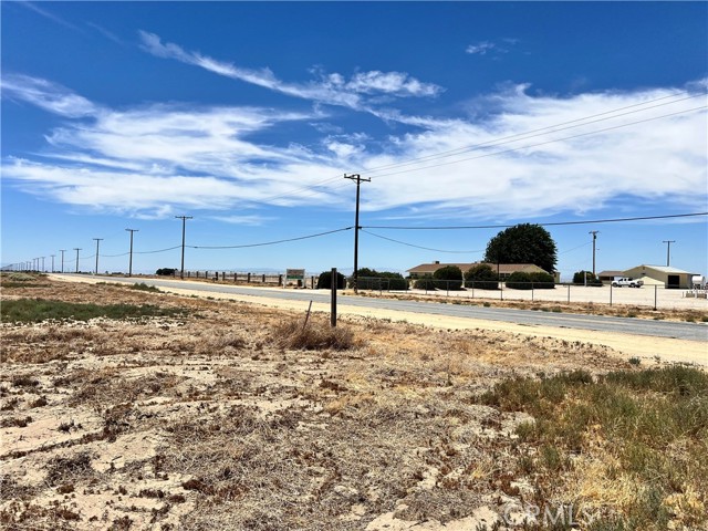 125 STE VIC AVE, Lancaster CA: https://media.crmls.org/medias/770c9a4f-1608-4f8e-9d52-e4eac1f336ff.jpg