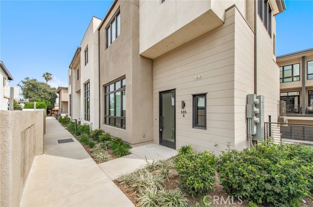 Detail Gallery Image 4 of 27 For 505 N Santa Anita #B,  Arcadia,  CA 91006 - 3 Beds | 3 Baths
