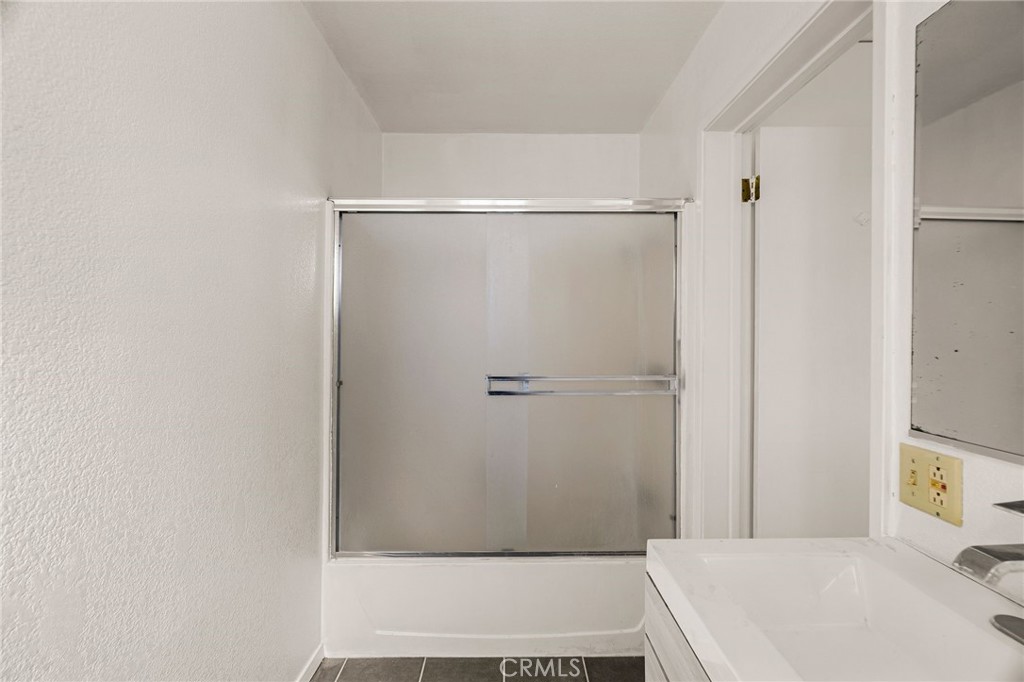 https://media.crmls.org/medias/770e0339-c8d0-4557-85bc-debbe4778e85.jpg?preset=X-Large