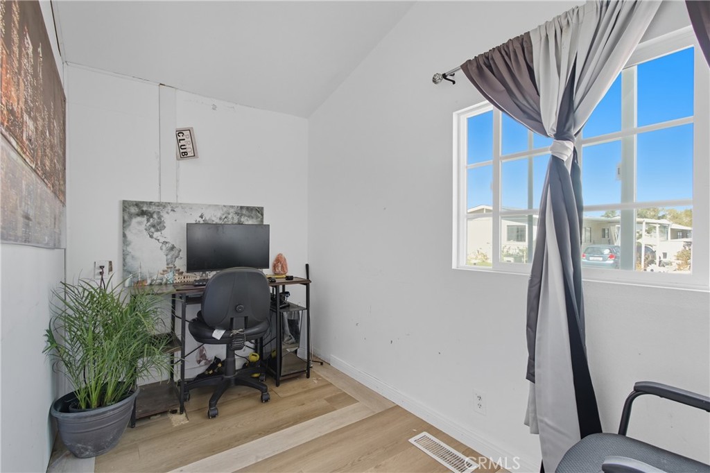 MLS #SR25220080 image #9