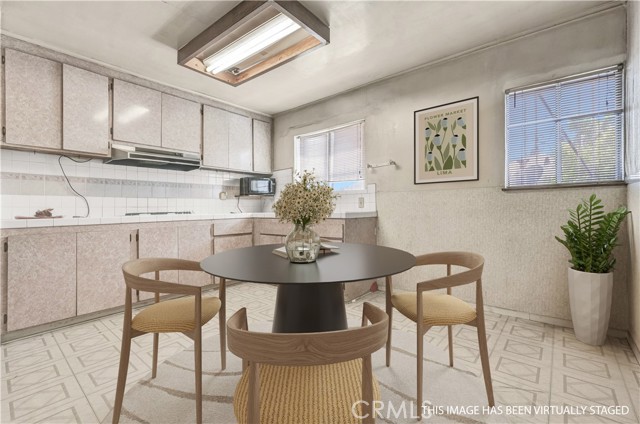 939 White Knoll Drive, Los Angeles CA: https://media.crmls.org/medias/770fa19a-ac4f-433b-acc0-b8e1caaf6443.jpg
