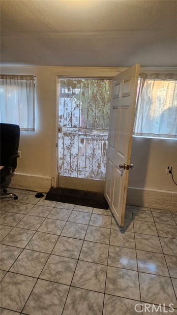 Detail Gallery Image 18 of 34 For 2313 Downie Pl, Santa Ana,  CA 92706 - 4 Beds | 2 Baths