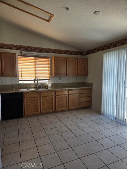 Detail Gallery Image 3 of 12 For 7395 Ayers Rock, Riverside,  CA 92508 - 4 Beds | 2/1 Baths