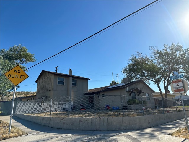 Detail Gallery Image 1 of 20 For 700 Linda Ln, Barstow,  CA 92311 - 6 Beds | 3/1 Baths